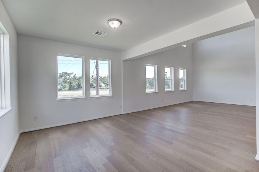 Spacious, unfurnished interior of a new home in Townsen Landing, Humble (Image 20).