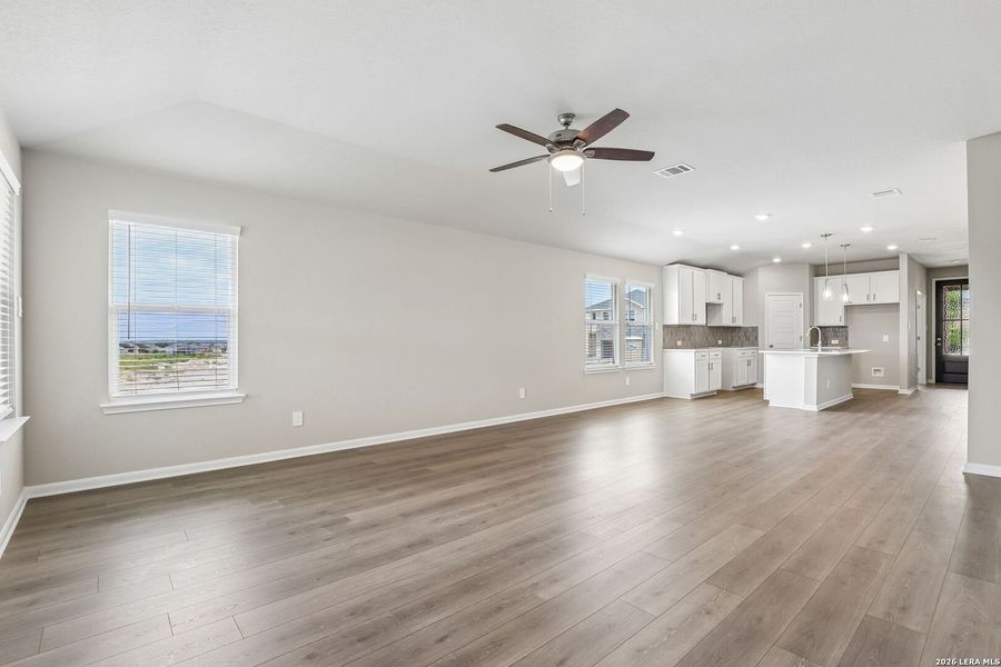 Spacious, unfurnished interior of a new home in Thomas Pond, San Antonio (Image 41). Spacious, unfurnished interior of a new home in Thomas Pond, San Antonio (Image 41).
