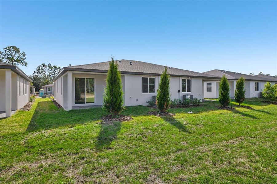 Exterior details and patio area of a home in Ridgehaven - Villas, Ormond Beach (Image 24).