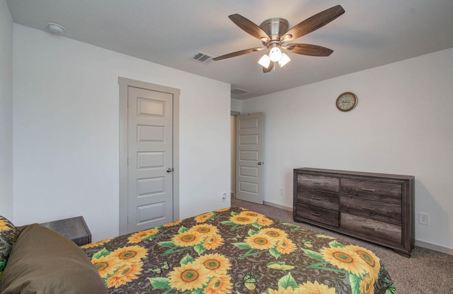 Furnished interior view inside a new home in Parks Edge, Missouri City (Image 10).