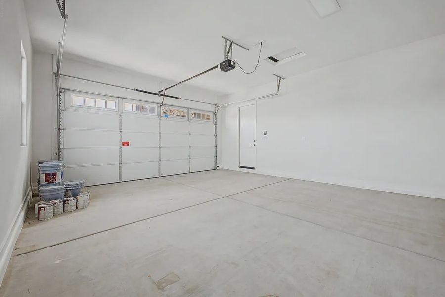 Spacious, unfurnished interior of a new home in Valencia at Granite Vista, Waddell (Image 28). Spacious, unfurnished interior of a new home in Valencia at Granite Vista, Waddell (Image 28).