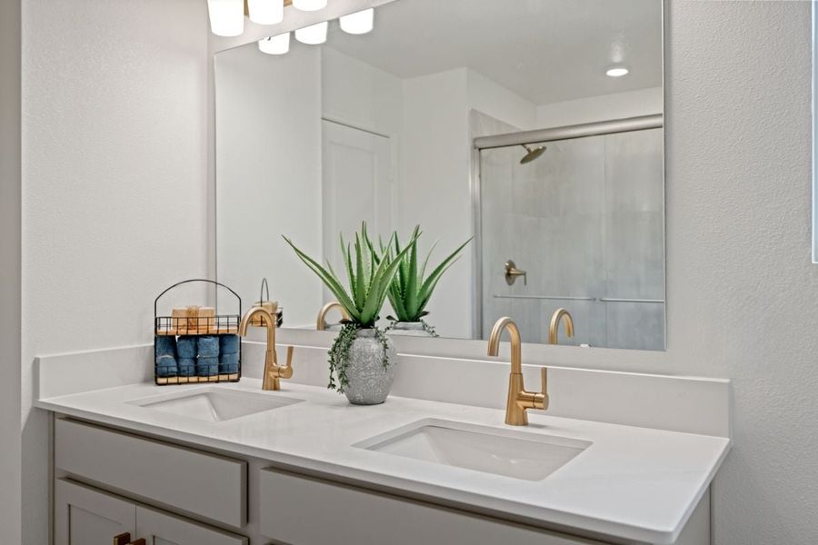 Dual-sink vanity at primary bath