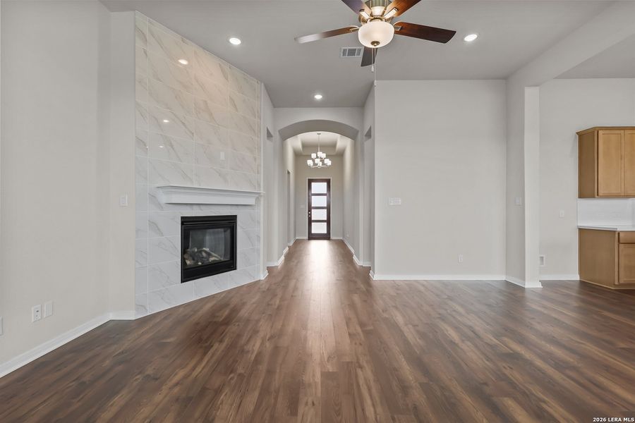 Spacious, unfurnished interior of a new home in Homestead, Schertz (Image 26).