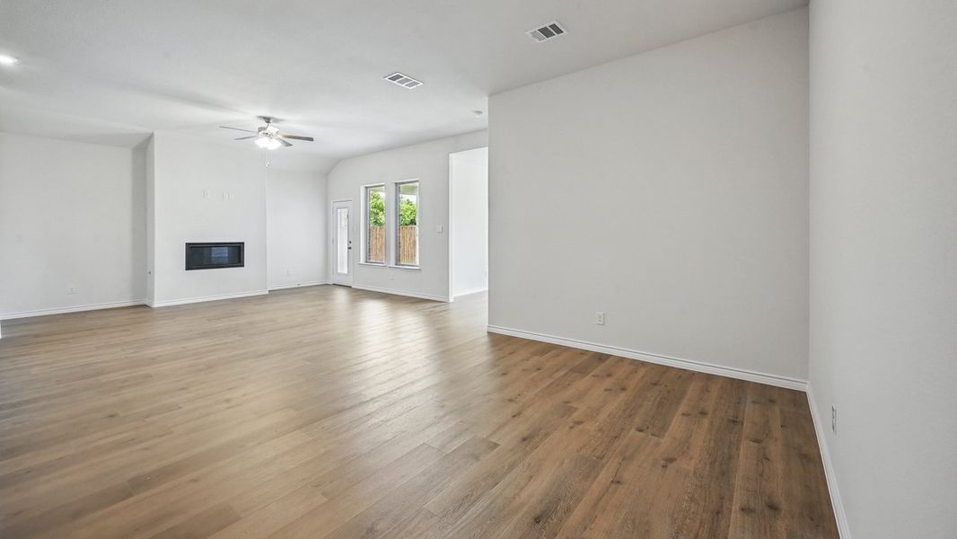 Representative unfurnished interior of a home built from the Harbour by D.R. Horton in The Woods at Lindsey Place, Anna (Image 8).