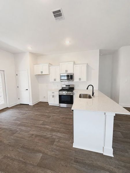 Furnished interior view inside a new home in Stonebrooke, Conroe (Image 4).