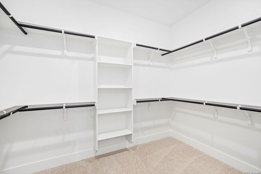 Spacious, unfurnished interior of a new home in Carmel Ranch, Schertz (Image 20).