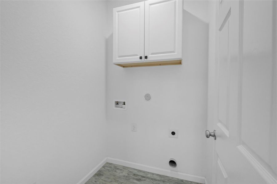 Spacious, unfurnished interior of a new home in , Freeport (Image 23).