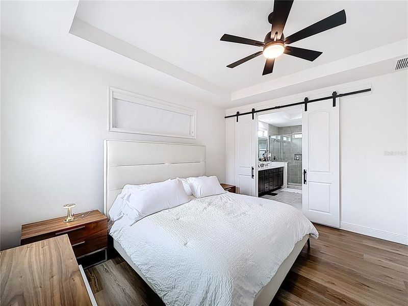 Furnished interior view inside a new home in , Orlando (Image 10).