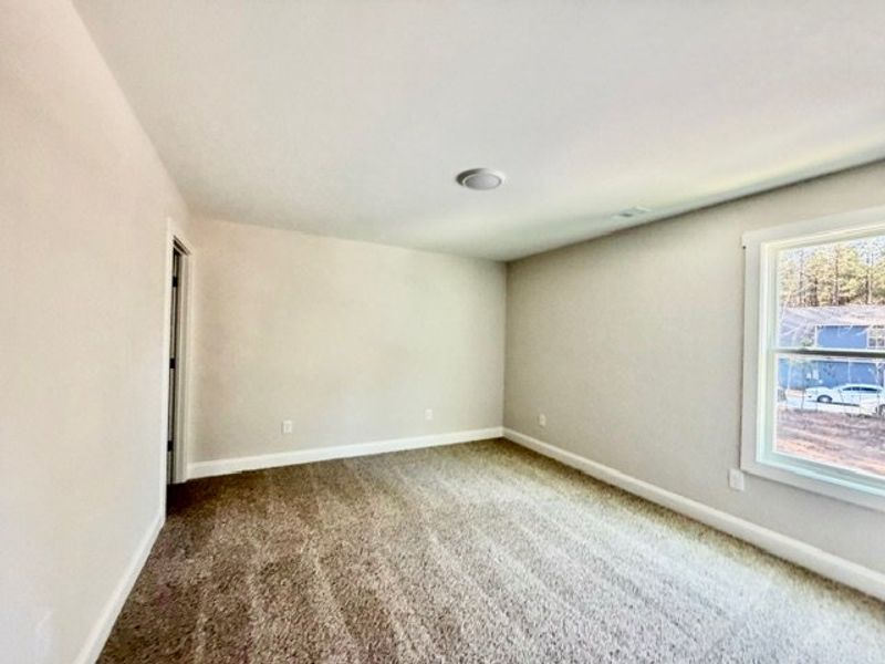 Spacious, unfurnished interior of a new home in Dove Creek, LaGrange (Image 37).