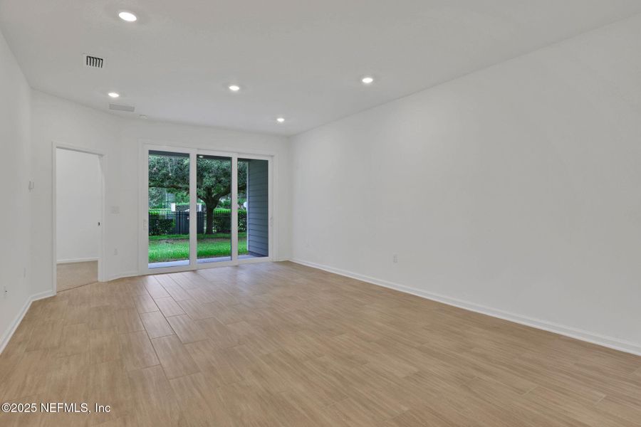 Spacious, unfurnished interior of a new home in The Hammock at Palm Harbor, Palm Coast (Image 25).