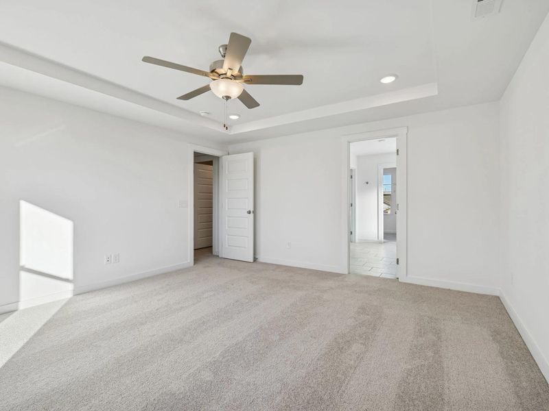 Spacious, unfurnished interior of a new home in Sage Farms, White House (Image 28).