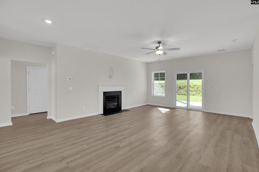 Spacious, unfurnished interior of a new home in Rolling Hills, Prosperity (Image 28).