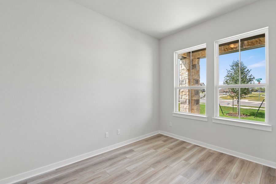 Spacious, unfurnished interior of a new home in Lariat, Liberty Hill (Image 23).