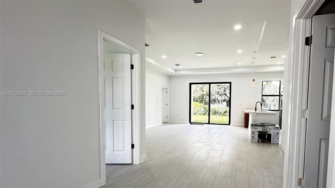 Spacious, unfurnished interior of a new home in , Lehigh Acres (Image 19).