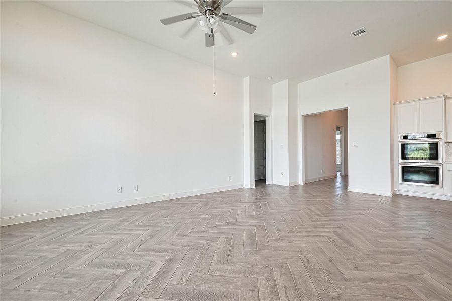 Spacious, unfurnished interior of a new home in Lago Mar, Texas City (Image 16). Spacious, unfurnished interior of a new home in Lago Mar, Texas City (Image 16).