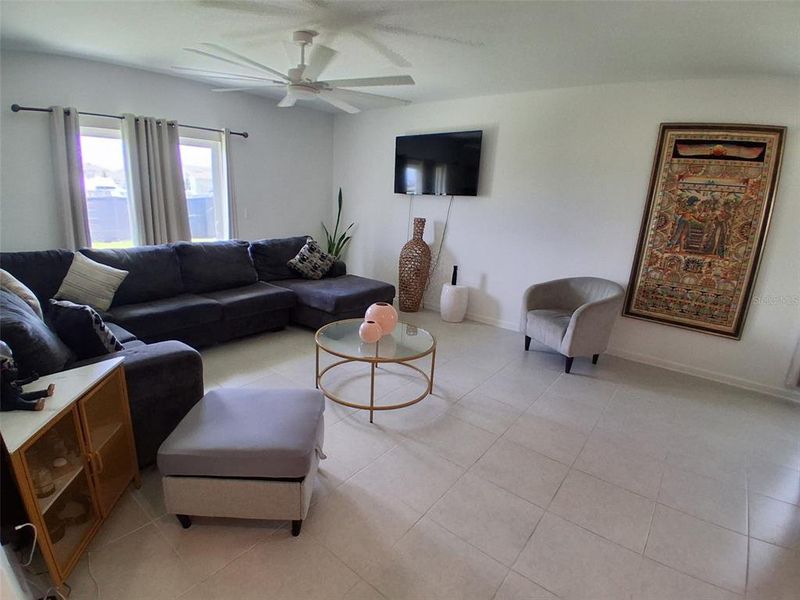 Furnished interior view inside a new home in Hunt Club Groves, Lake Wales (Image 27).