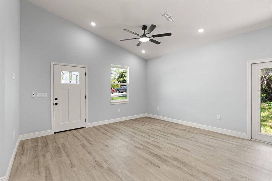 Spacious, unfurnished interior of a new home in , Orange City (Image 14).