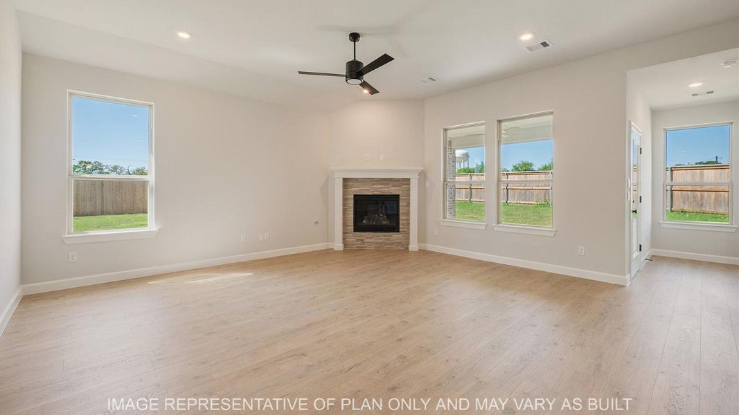 Spacious, unfurnished interior of a new home in Wellborn Settlement, College Station (Image 16).