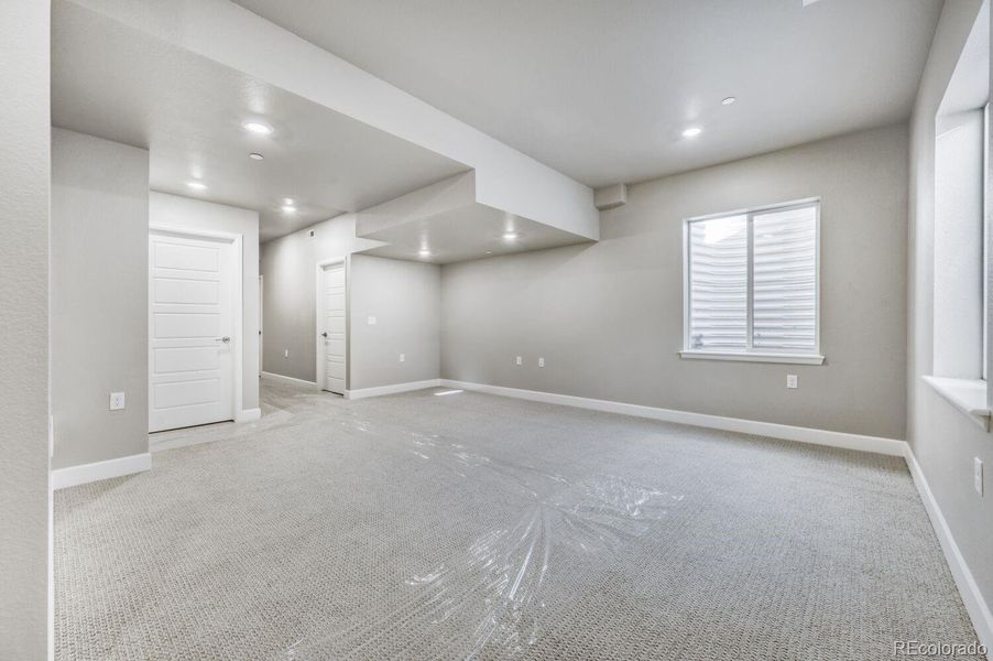 Spacious, unfurnished interior of a new home in , Superior (Image 23).