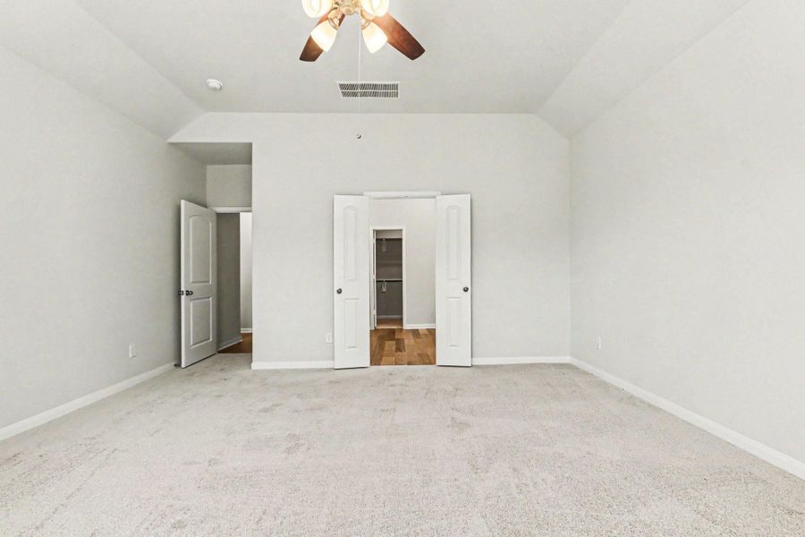 Spacious, unfurnished interior of a new home in , Bay City (Image 33).