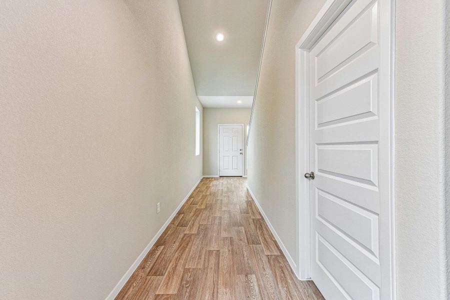 Spacious, unfurnished interior of a new home in Edgebrooke, Pflugerville (Image 14). Spacious, unfurnished interior of a new home in Edgebrooke, Pflugerville (Image 14).