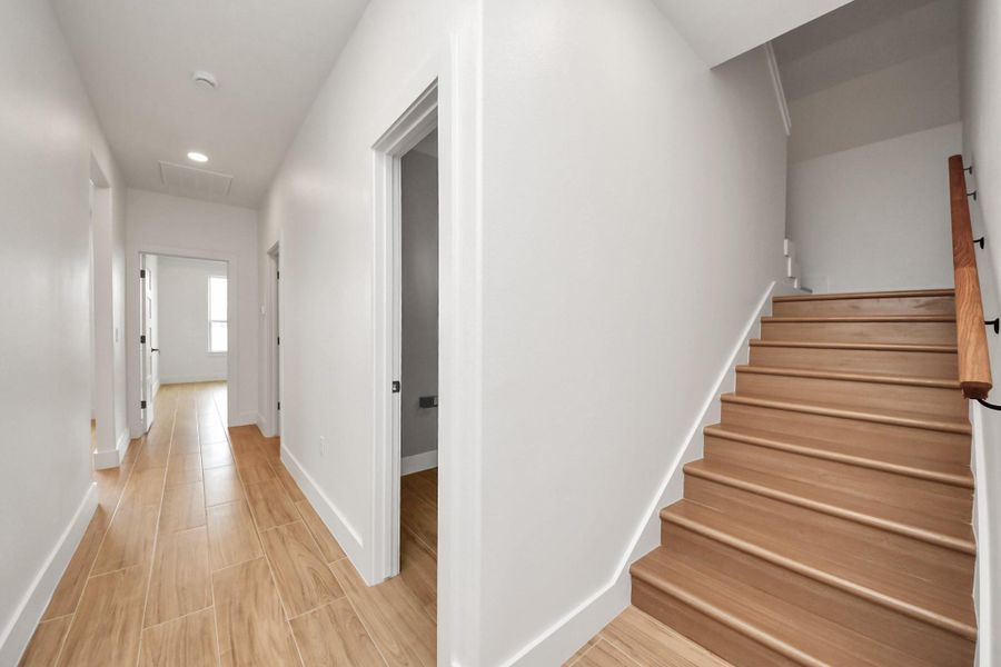 Spacious, unfurnished interior of a new home in , Rosharon (Image 35).