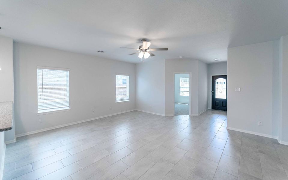 Spacious, unfurnished interior of a new home in Pecan Estates, Crosby (Image 7).