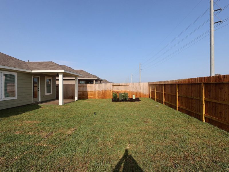 Exterior details and patio area of a home in Ambrose, La Marque (Image 3).