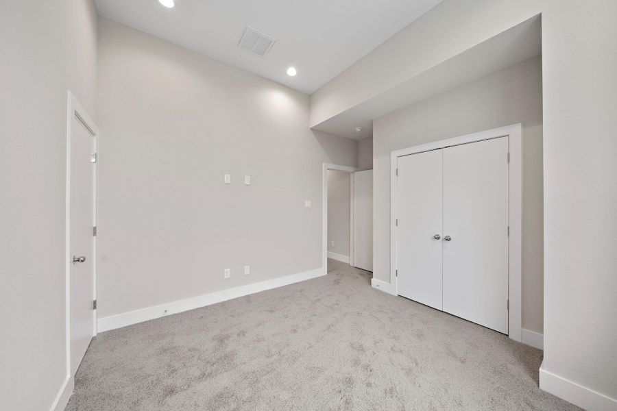 Spacious, unfurnished interior of a new home in Scranton Estates, Houston (Image 20). Spacious, unfurnished interior of a new home in Scranton Estates, Houston (Image 20).