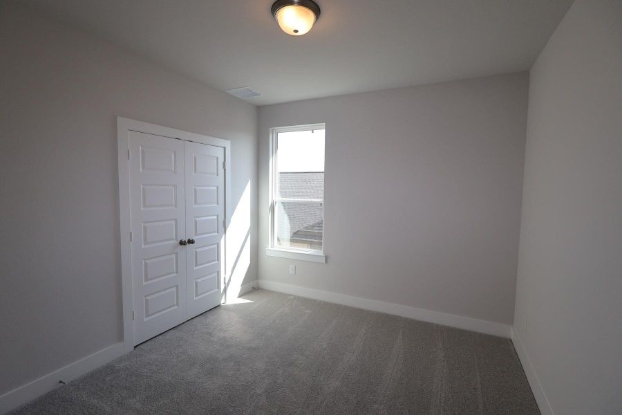 Spacious, unfurnished interior of a new home in Clopton Farms, Montgomery (Image 11).