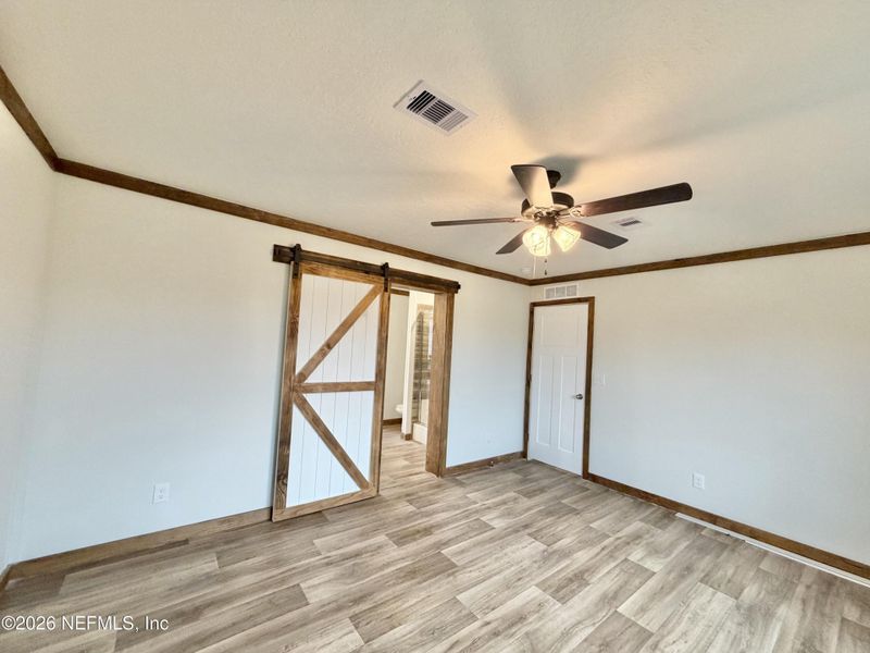 Spacious, unfurnished interior of a new home in , Brooker (Image 18).
