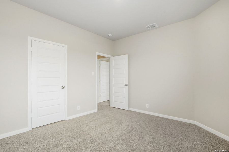 Spacious, unfurnished interior of a new home in Dauer Ranch, New Braunfels (Image 27). Spacious, unfurnished interior of a new home in Dauer Ranch, New Braunfels (Image 27).