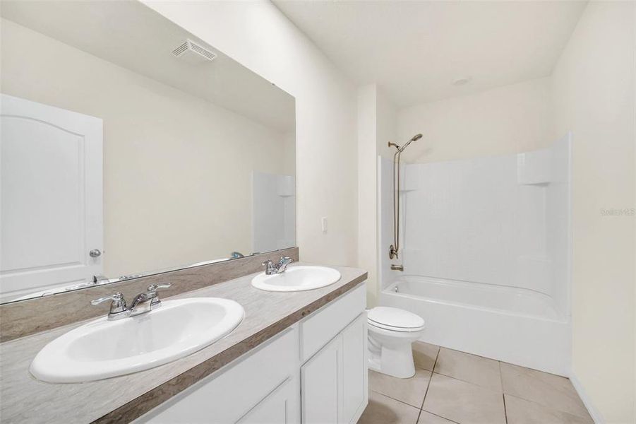 Furnished interior view inside a new home in Greenbrier, Tavares (Image 9).