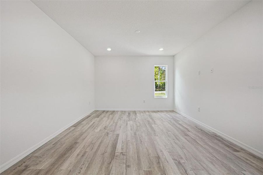 Spacious, unfurnished interior of a new home in , Citrus Springs (Image 25).