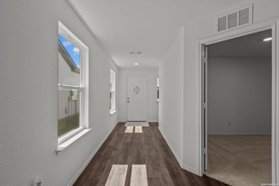 Spacious, unfurnished interior of a new home in The Overlook at Creekside, New Braunfels (Image 19).