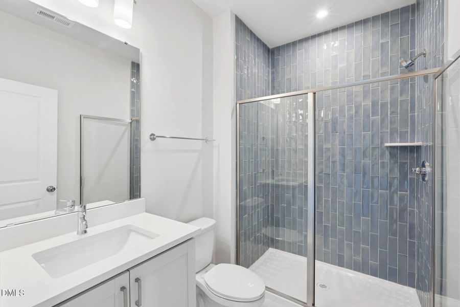 Elm Park 32_Bathroom 1_9.12.25_webready Elm Park 32_Bathroom 1_9.12.25_webready