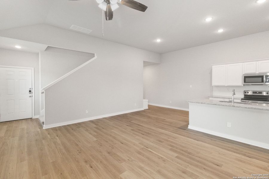 Spacious, unfurnished interior of a new home in Emma Park, Buda (Image 21). Spacious, unfurnished interior of a new home in Emma Park, Buda (Image 21).