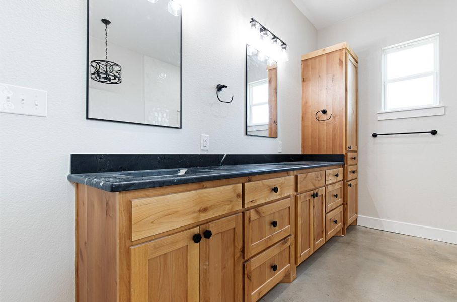 Furnished interior view inside a new home in , Gatesville (Image 7).