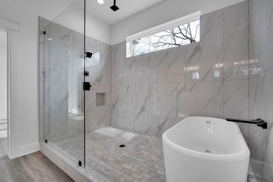 Furnished interior view inside a new home in , Waxahachie (Image 7).