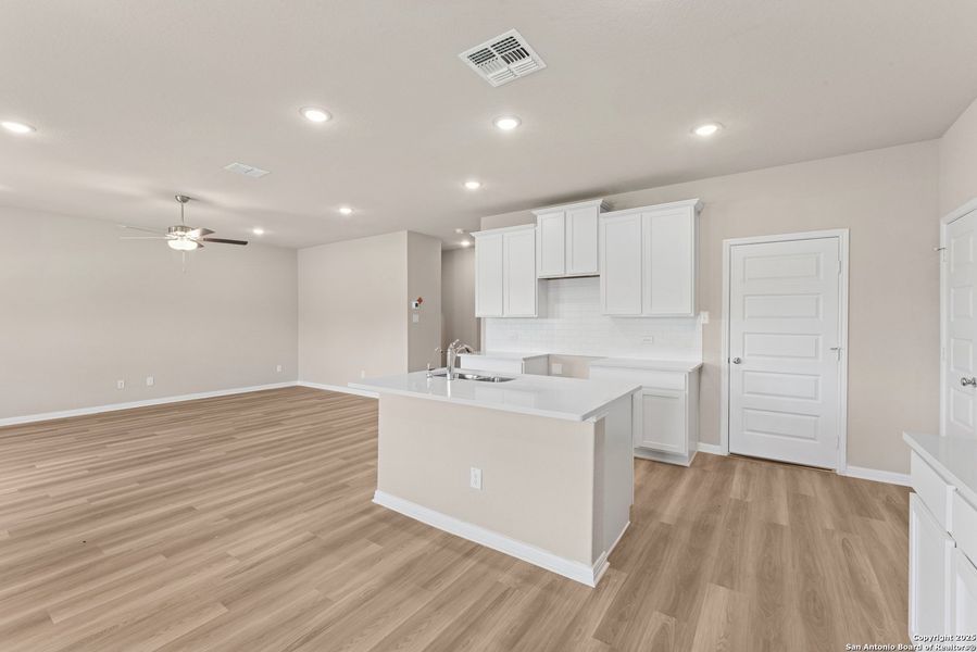 Furnished interior view inside a new home in Cinco Lakes, San Antonio (Image 4). Furnished interior view inside a new home in Cinco Lakes, San Antonio (Image 4).