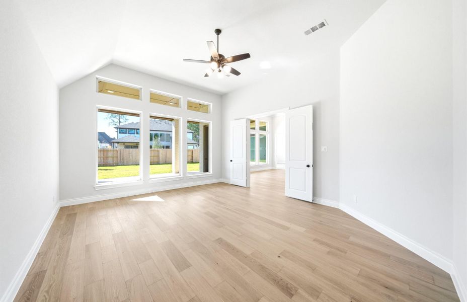 Spacious, unfurnished interior of a new home in Artavia 70′, Conroe (Image 47).