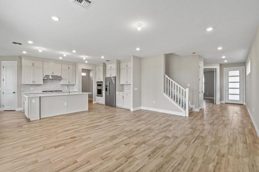 12313FrontlineLane(11)