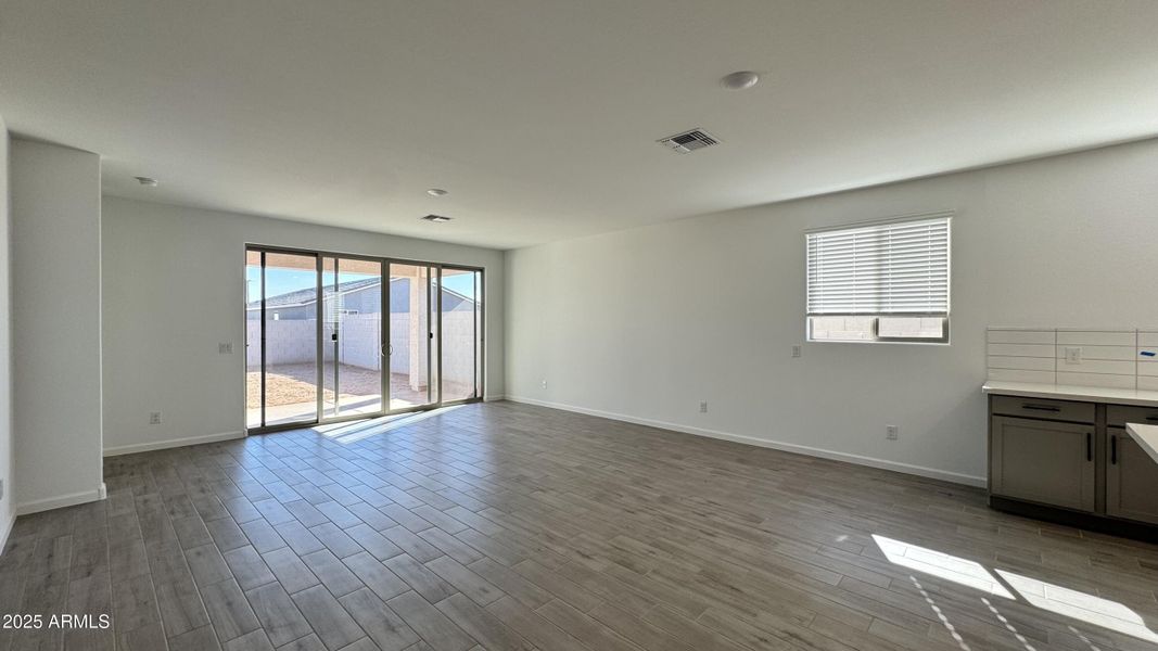 010 Greatroom and Dining