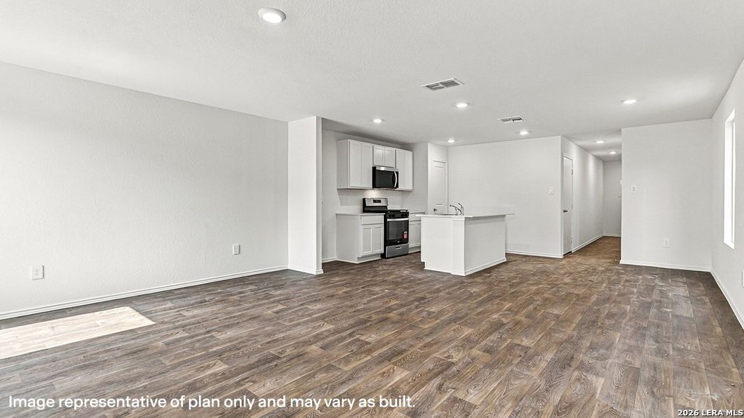 Spacious, unfurnished interior of a new home in Seneca Trails, San Antonio (Image 18).