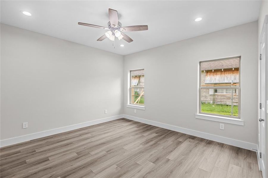 Spacious, unfurnished interior of a new home in , Tom Bean (Image 26).