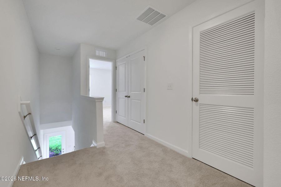 Spacious, unfurnished interior of a new home in , Middleburg (Image 11).