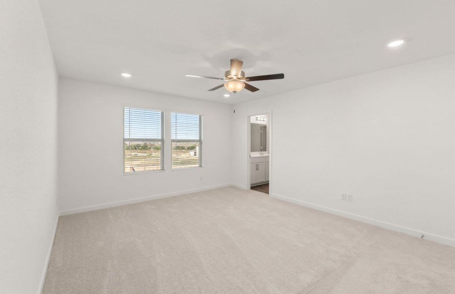 Spacious, unfurnished interior of a new home in Sonterra, Jarrell (Image 16).