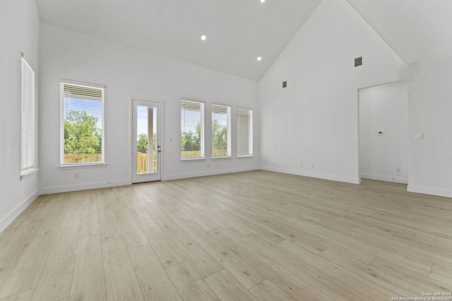 Spacious, unfurnished interior of a new home in , New Braunfels (Image 36).