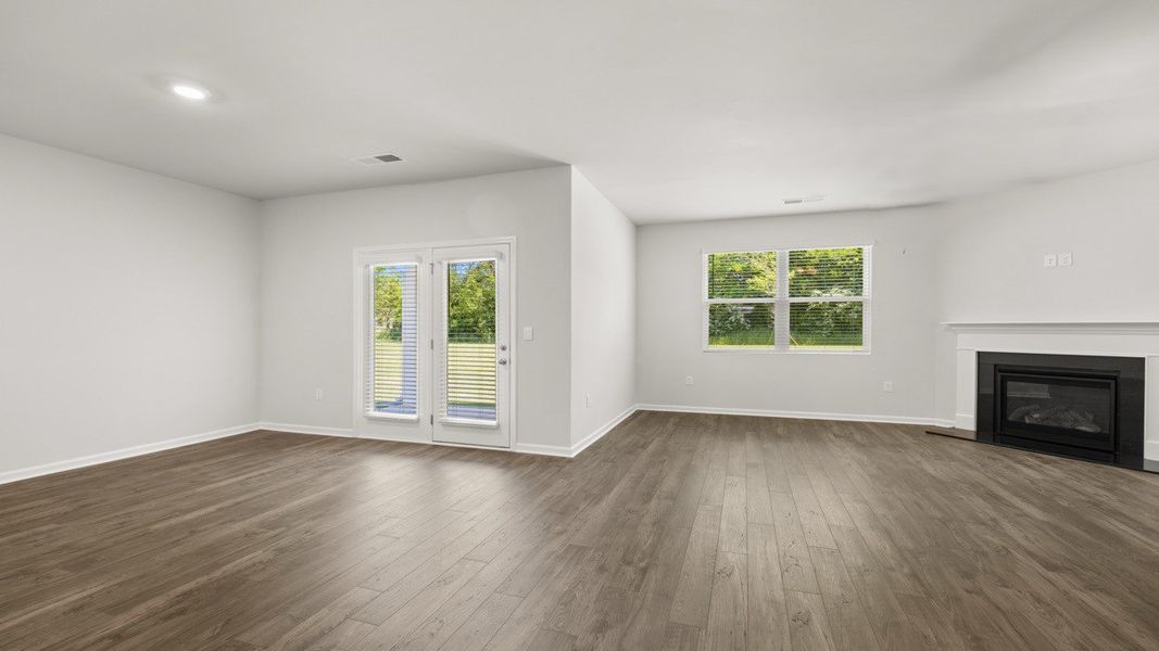 Spacious, unfurnished interior of a new home in Chukker Creek Landing, Aiken (Image 16).