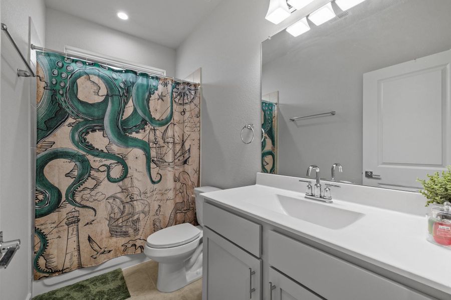 Furnished interior view inside a new home in , Iowa Colony (Image 16).